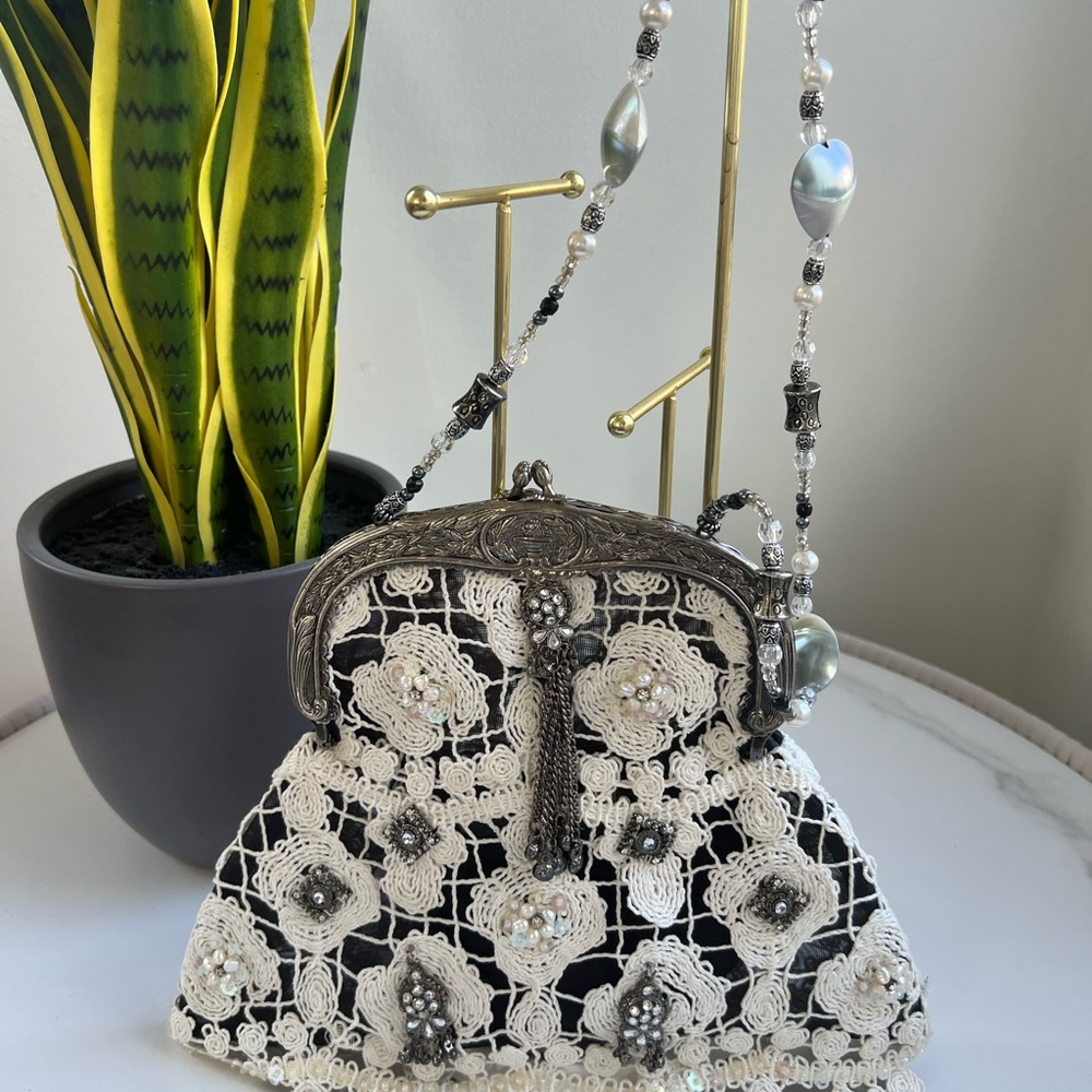 Elegant Black and White Lace Women's Bag - Picture 3 of 4